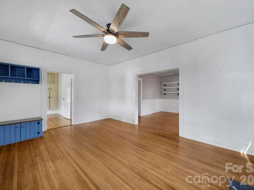 1638 Longfellow Street, Charlotte, NC 28205.  MLS# CAR4341003, YatesRealty ID 25325. 