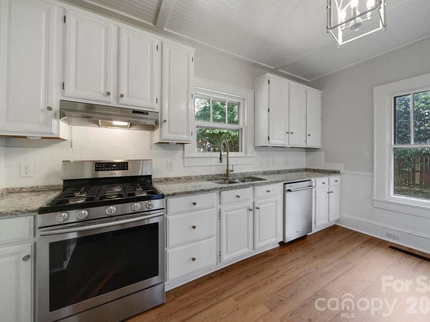 1638 Longfellow Street, Charlotte, NC 28205.  MLS# CAR4341003, YatesRealty ID 25325. 