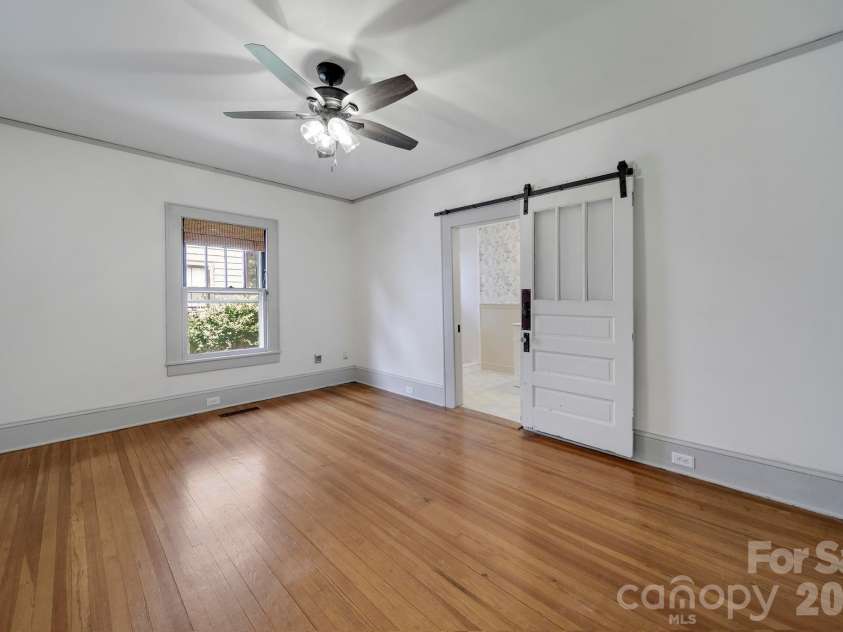 1638 Longfellow Street, Charlotte, NC 28205.  MLS# CAR4341003, YatesRealty ID 25325. 