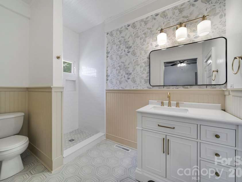 1638 Longfellow Street, Charlotte, NC 28205.  MLS# CAR4341003, YatesRealty ID 25325. 