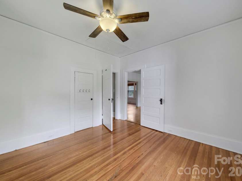 1638 Longfellow Street, Charlotte, NC 28205.  MLS# CAR4341003, YatesRealty ID 25325. 