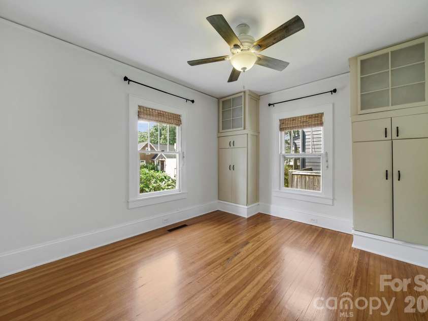 1638 Longfellow Street, Charlotte, NC 28205.  MLS# CAR4341003, YatesRealty ID 25325. 