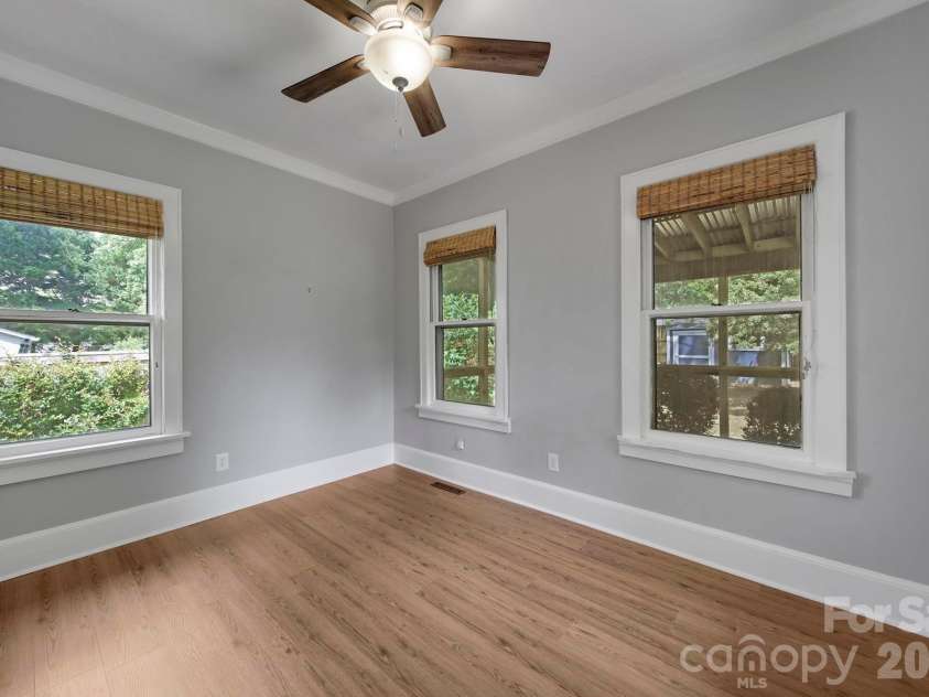 1638 Longfellow Street, Charlotte, NC 28205.  MLS# CAR4341003, YatesRealty ID 25325. 