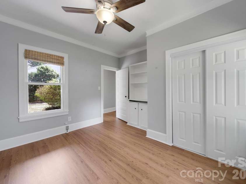 1638 Longfellow Street, Charlotte, NC 28205.  MLS# CAR4341003, YatesRealty ID 25325. 