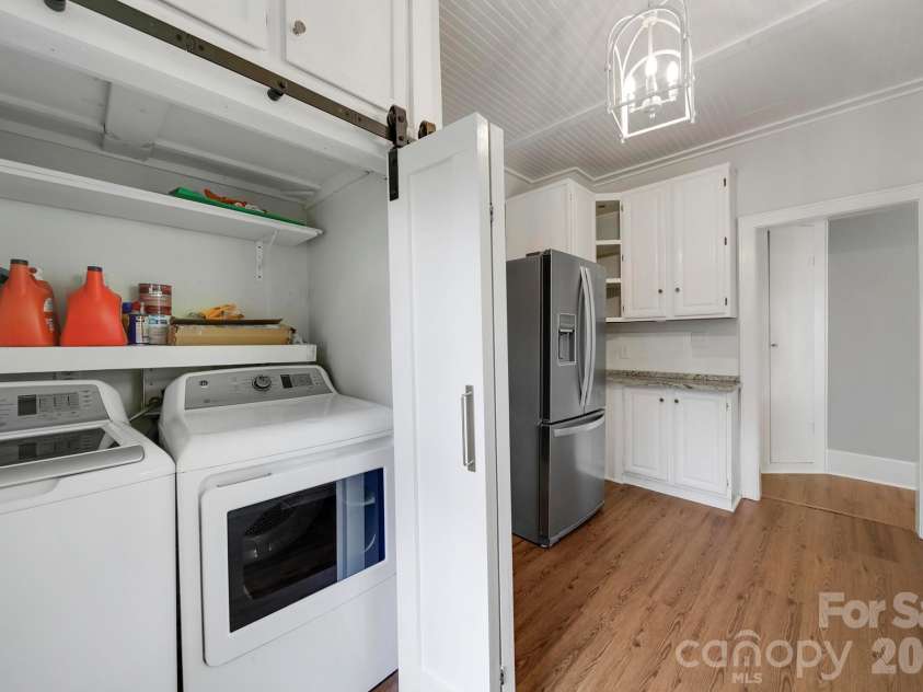 1638 Longfellow Street, Charlotte, NC 28205.  MLS# CAR4341003, YatesRealty ID 25325. 