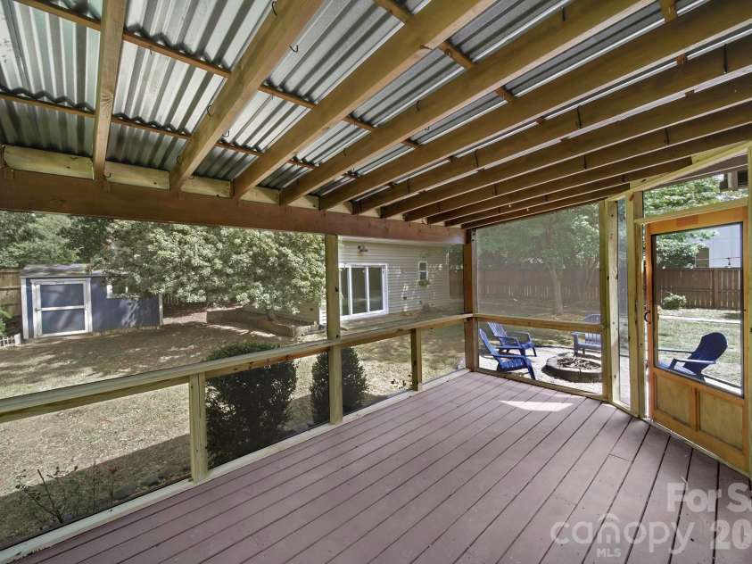 1638 Longfellow Street, Charlotte, NC 28205.  MLS# CAR4341003, YatesRealty ID 25325. 