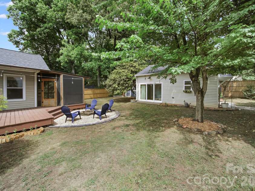 1638 Longfellow Street, Charlotte, NC 28205.  MLS# CAR4341003, YatesRealty ID 25325. 