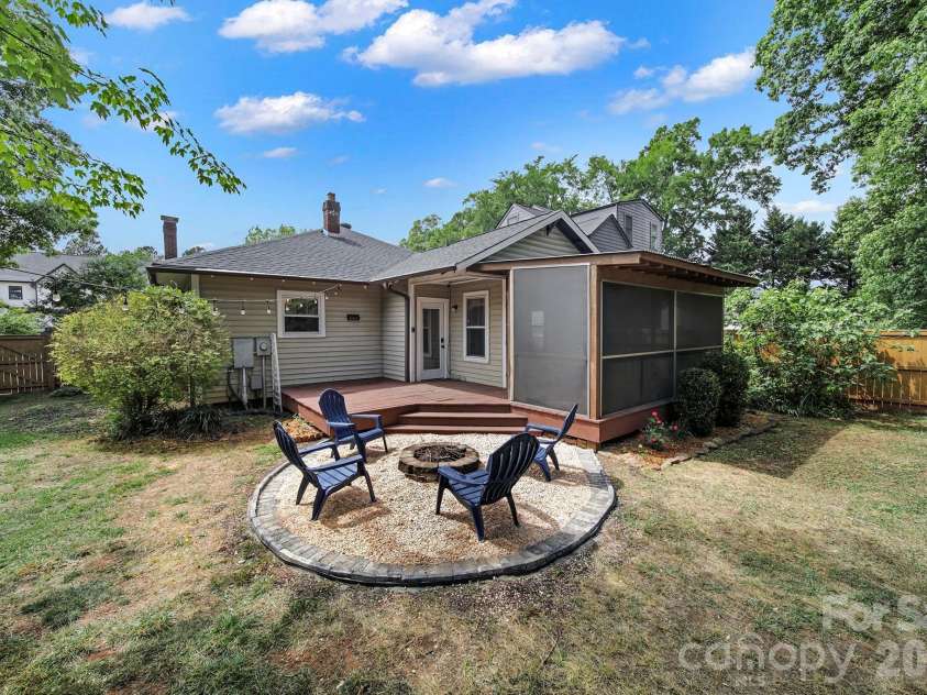 1638 Longfellow Street, Charlotte, NC 28205.  MLS# CAR4341003, YatesRealty ID 25325. 