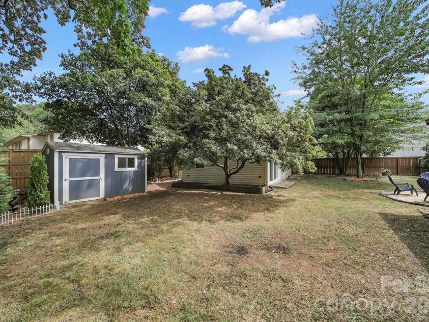 1638 Longfellow Street, Charlotte, NC 28205.  MLS# CAR4341003, YatesRealty ID 25325. 