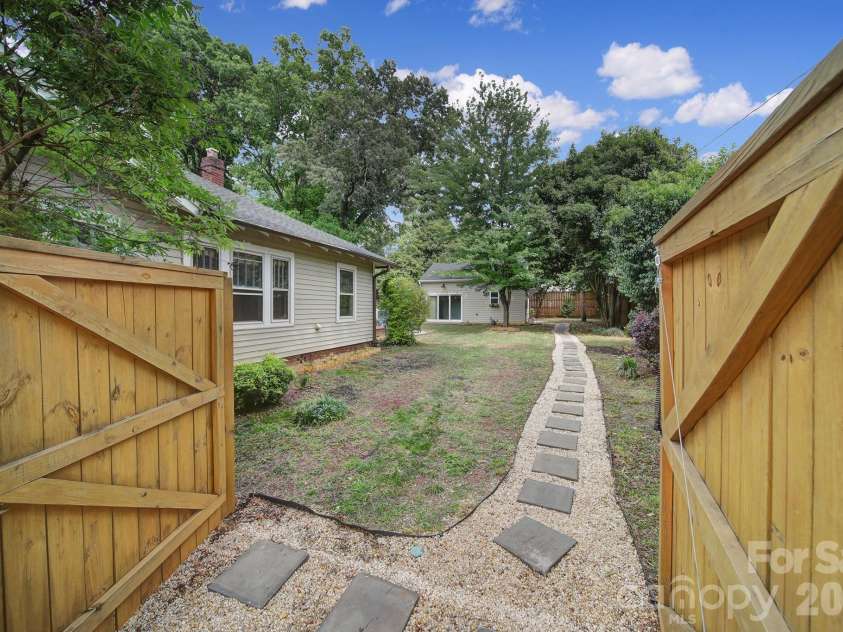 1638 Longfellow Street, Charlotte, NC 28205.  MLS# CAR4341003, YatesRealty ID 25325. 