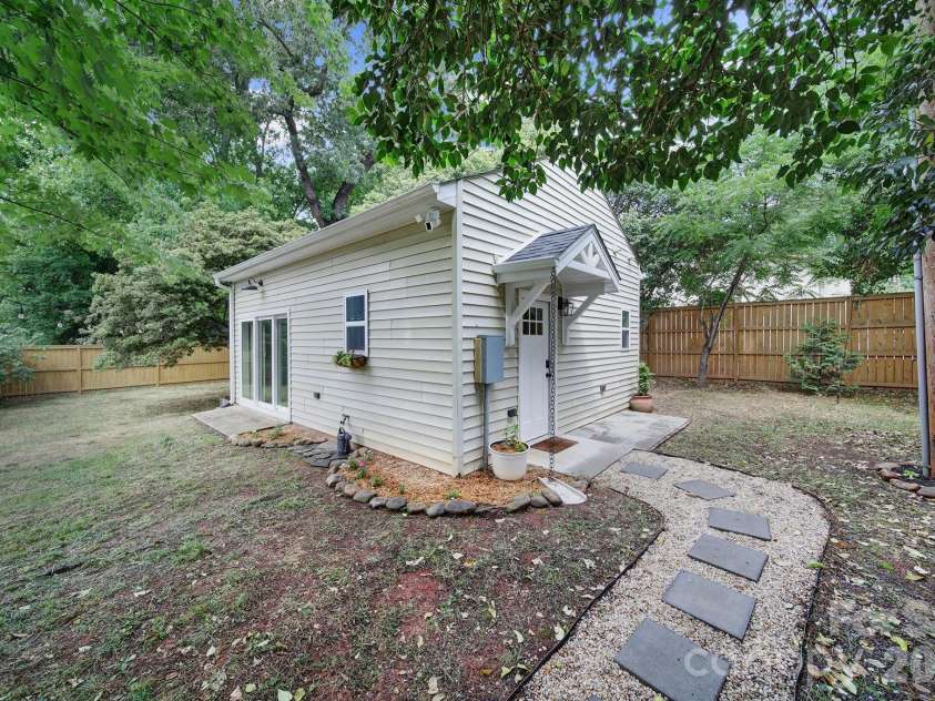 1638 Longfellow Street, Charlotte, NC 28205.  MLS# CAR4341003, YatesRealty ID 25325. 