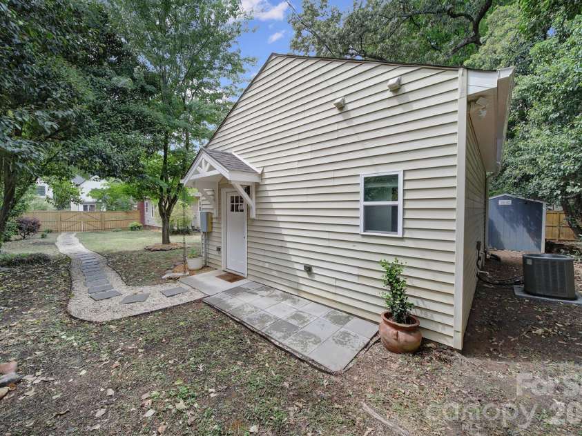 1638 Longfellow Street, Charlotte, NC 28205.  MLS# CAR4341003, YatesRealty ID 25325. 