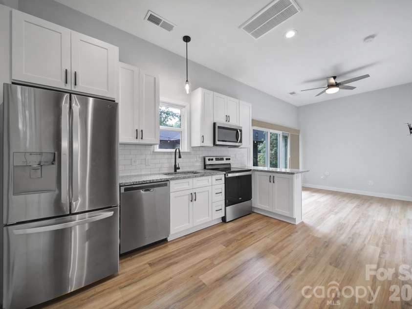 1638 Longfellow Street, Charlotte, NC 28205.  MLS# CAR4341003, YatesRealty ID 25325. 