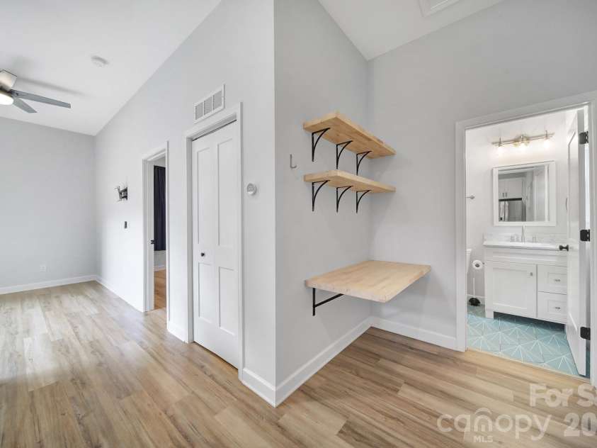 1638 Longfellow Street, Charlotte, NC 28205.  MLS# CAR4341003, YatesRealty ID 25325. 