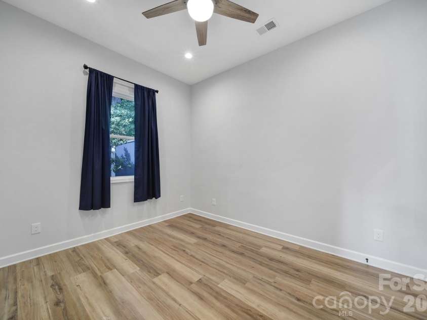 1638 Longfellow Street, Charlotte, NC 28205.  MLS# CAR4341003, YatesRealty ID 25325. 