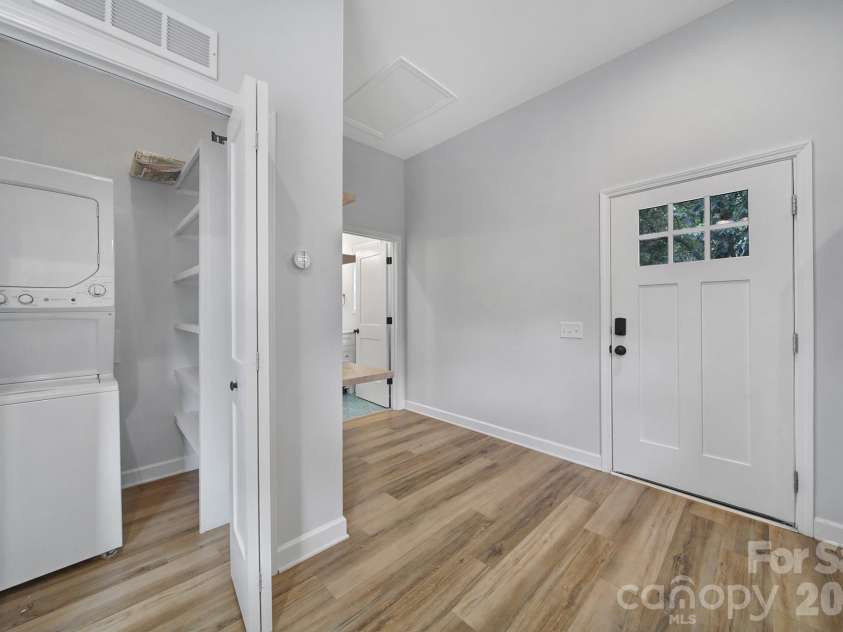 1638 Longfellow Street, Charlotte, NC 28205.  MLS# CAR4341003, YatesRealty ID 25325. 