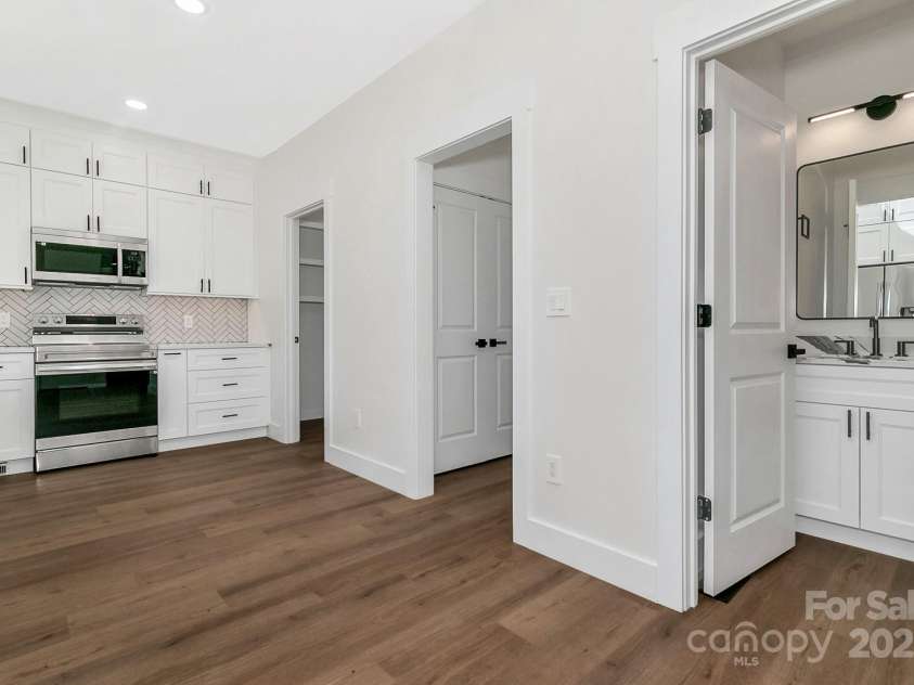 25 Scott Meadows Drive, Asheville, NC 28806.  MLS# CAR4232093, YatesRealty ID 25325. 