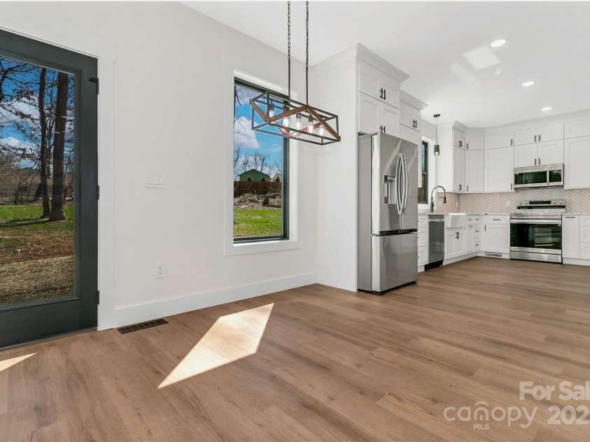 25 Scott Meadows Drive, Asheville, NC 28806.  MLS# CAR4232093, YatesRealty ID 25325. 