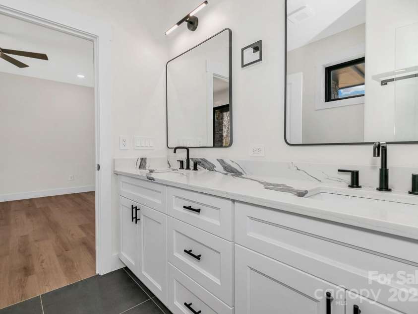 25 Scott Meadows Drive, Asheville, NC 28806.  MLS# CAR4232093, YatesRealty ID 25325. 