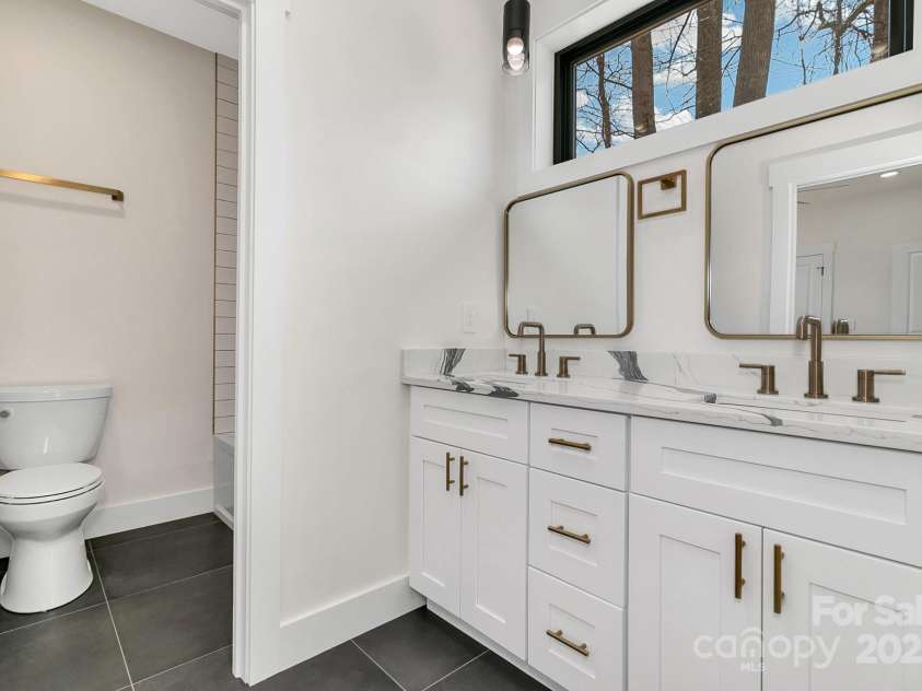 25 Scott Meadows Drive, Asheville, NC 28806.  MLS# CAR4232093, YatesRealty ID 25325. 