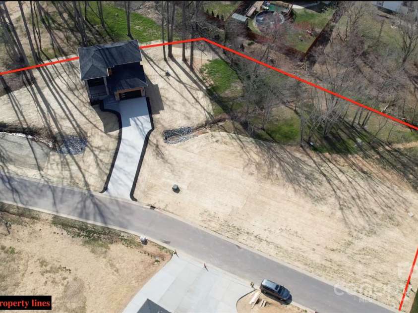 25 Scott Meadows Drive, Asheville, NC 28806.  MLS# CAR4232093, YatesRealty ID 25325. 