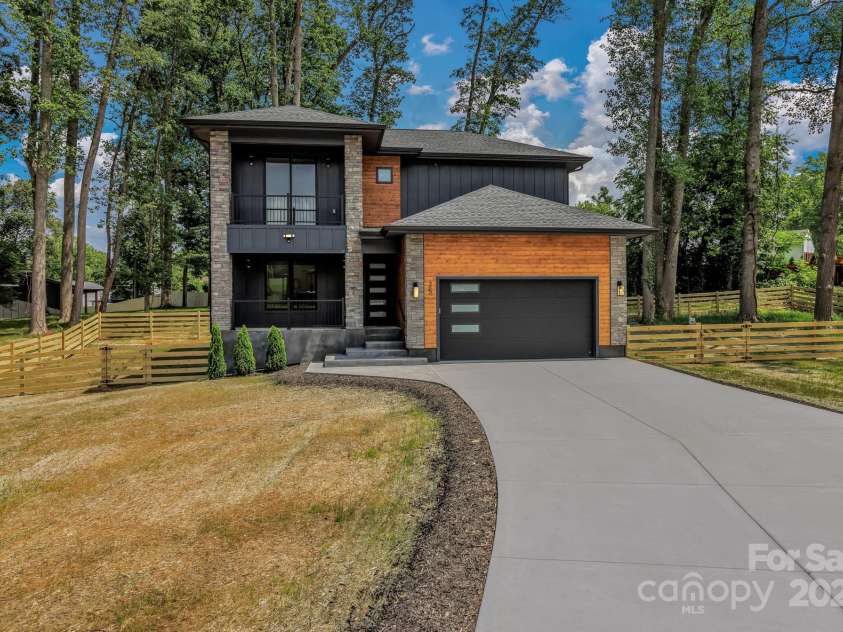 25 Scott Meadows Drive, Asheville, NC 28806.  MLS# CAR4232093, YatesRealty ID 25325. 