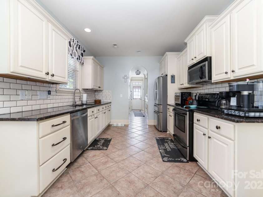 11640 Galashiels Drive, Huntersville, NC 28078.  MLS# CAR4280400, YatesRealty ID 25326. 