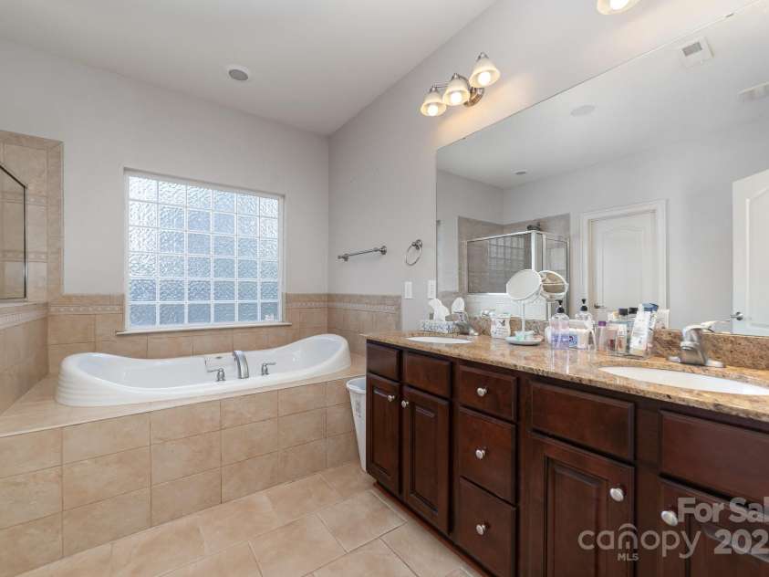 11640 Galashiels Drive, Huntersville, NC 28078.  MLS# CAR4280400, YatesRealty ID 25326. 