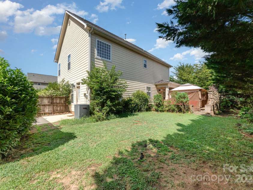 11640 Galashiels Drive, Huntersville, NC 28078.  MLS# CAR4280400, YatesRealty ID 25326. 