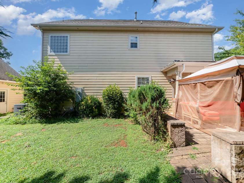 11640 Galashiels Drive, Huntersville, NC 28078.  MLS# CAR4280400, YatesRealty ID 25326. 