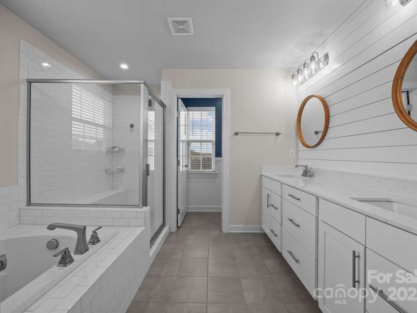 12710 ES Draper Drive, Huntersville, NC 28078.  MLS# CAR4245937, YatesRealty ID 25327. 5 piece farmhouse inspired primary bathroom