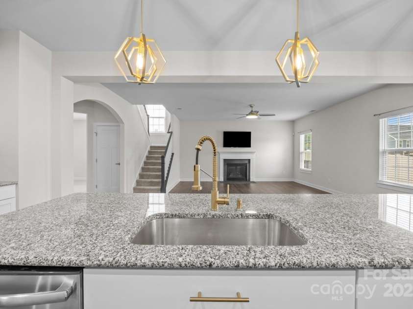 12710 ES Draper Drive, Huntersville, NC 28078.  MLS# CAR4245937, YatesRealty ID 25327. Gold accents add some glam to this space