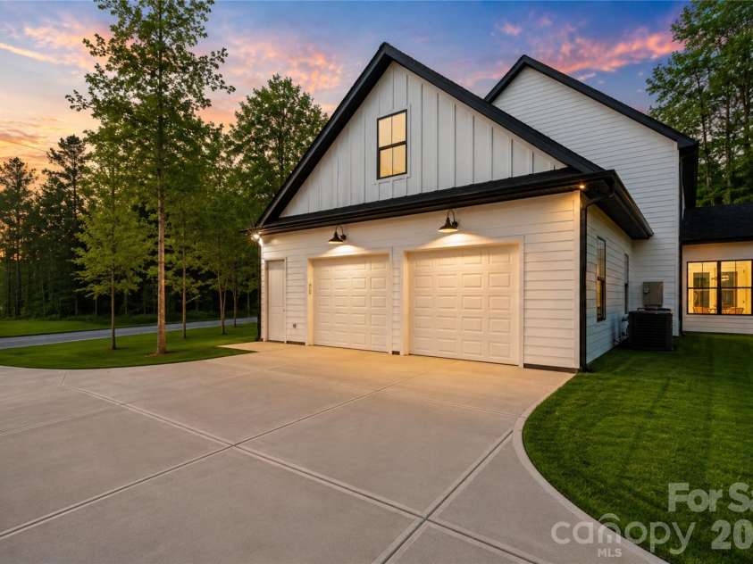 460 Riddle Mill Road, Clover, SC 29710.  MLS# CAR4378349, YatesRealty ID 25328. 