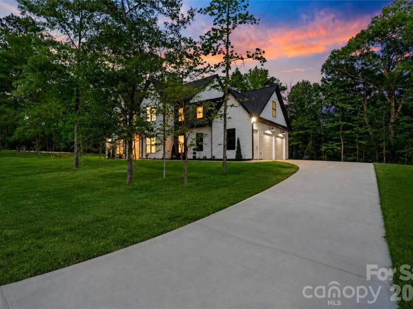 460 Riddle Mill Road, Clover, SC 29710.  MLS# CAR4378349, YatesRealty ID 25328. 