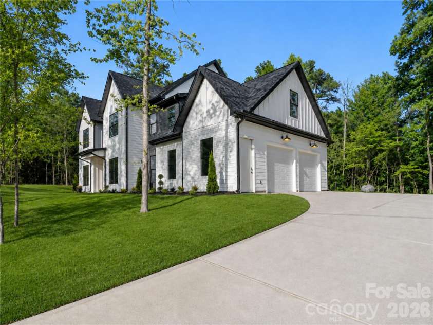 460 Riddle Mill Road, Clover, SC 29710.  MLS# CAR4378349, YatesRealty ID 25328. 
