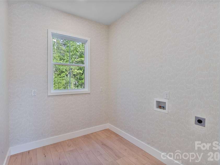 460 Riddle Mill Road, Clover, SC 29710.  MLS# CAR4378349, YatesRealty ID 25328. Laundry room on main