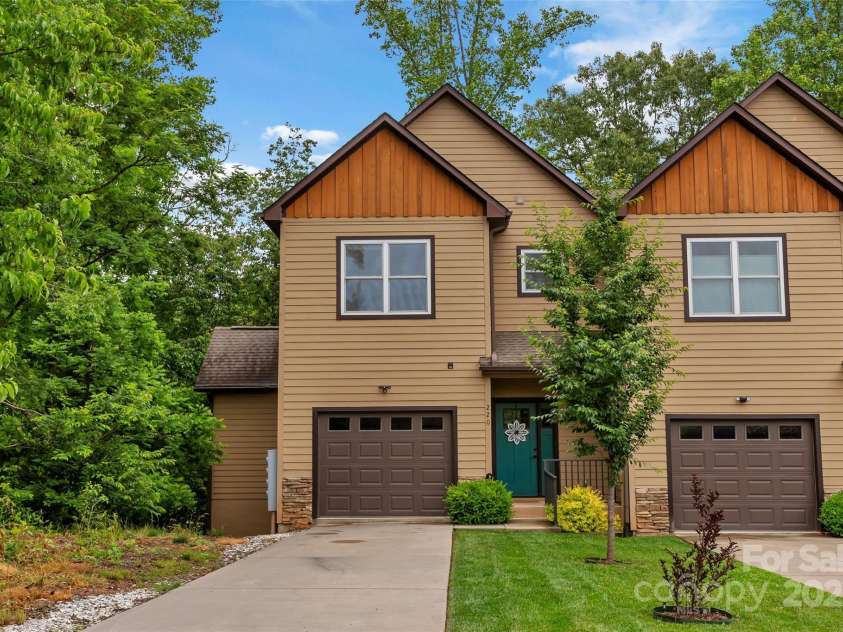 220 Rainbow Terrace, Black Mountain, NC 28711.  MLS# CAR4264765, YatesRealty ID 25330. 