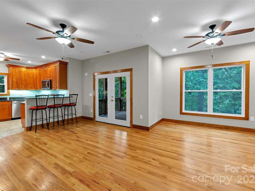 220 Rainbow Terrace, Black Mountain, NC 28711.  MLS# CAR4264765, YatesRealty ID 25330. 