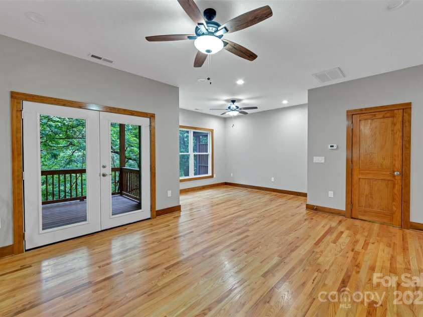 220 Rainbow Terrace, Black Mountain, NC 28711.  MLS# CAR4264765, YatesRealty ID 25330. 