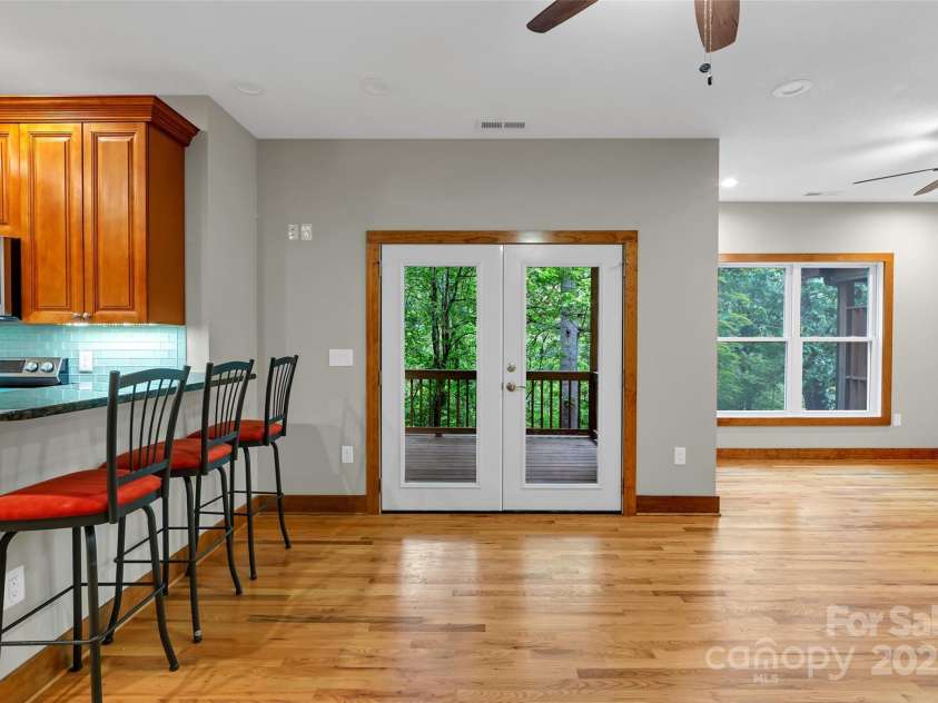 220 Rainbow Terrace, Black Mountain, NC 28711.  MLS# CAR4264765, YatesRealty ID 25330. 