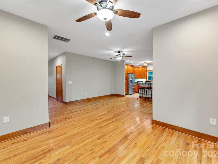 220 Rainbow Terrace, Black Mountain, NC 28711.  MLS# CAR4264765, YatesRealty ID 25330. 