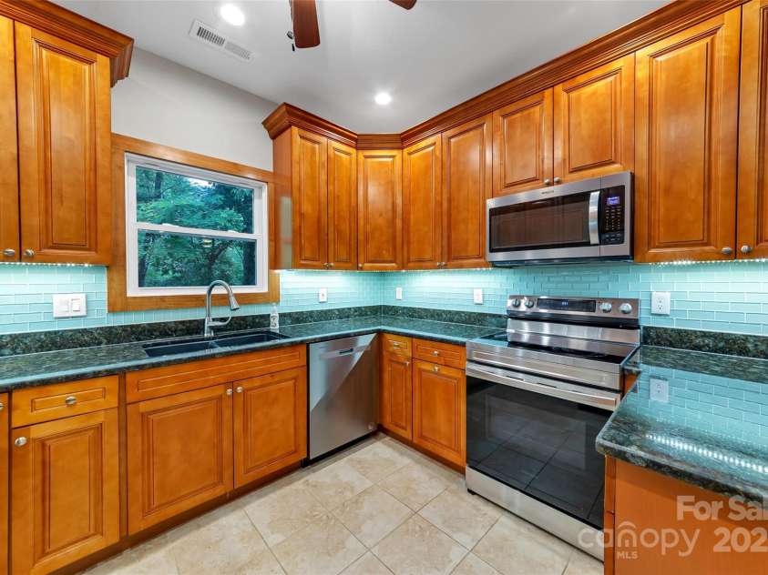 220 Rainbow Terrace, Black Mountain, NC 28711.  MLS# CAR4264765, YatesRealty ID 25330. 