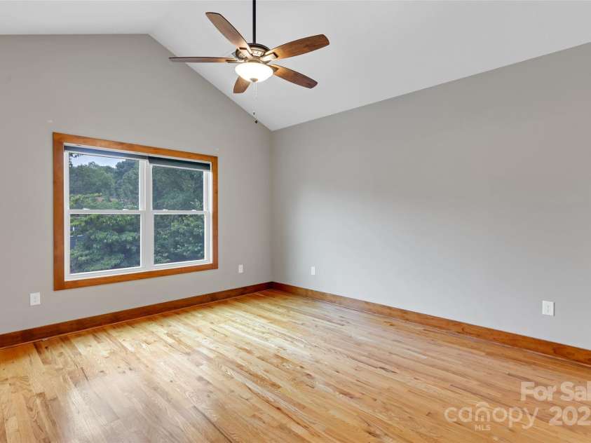 220 Rainbow Terrace, Black Mountain, NC 28711.  MLS# CAR4264765, YatesRealty ID 25330. 