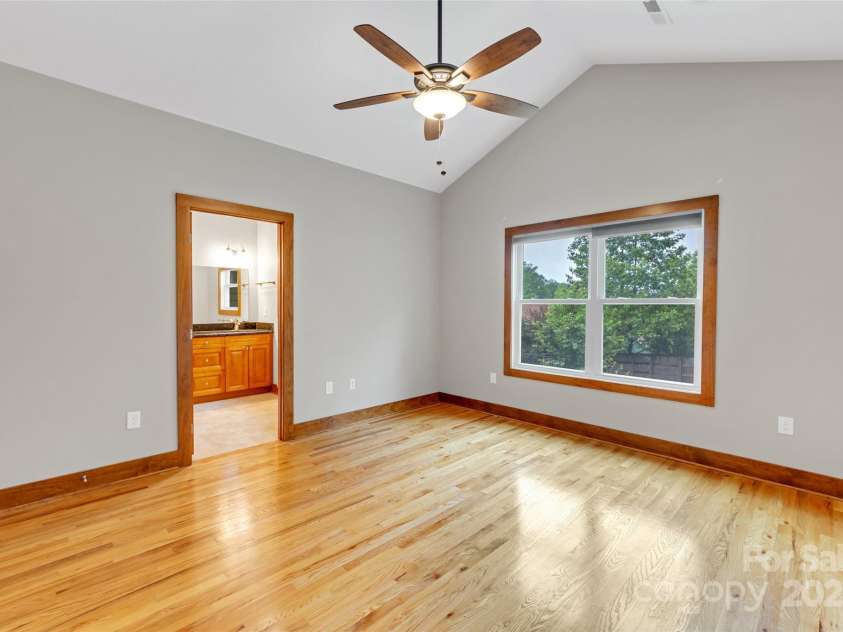 220 Rainbow Terrace, Black Mountain, NC 28711.  MLS# CAR4264765, YatesRealty ID 25330. 