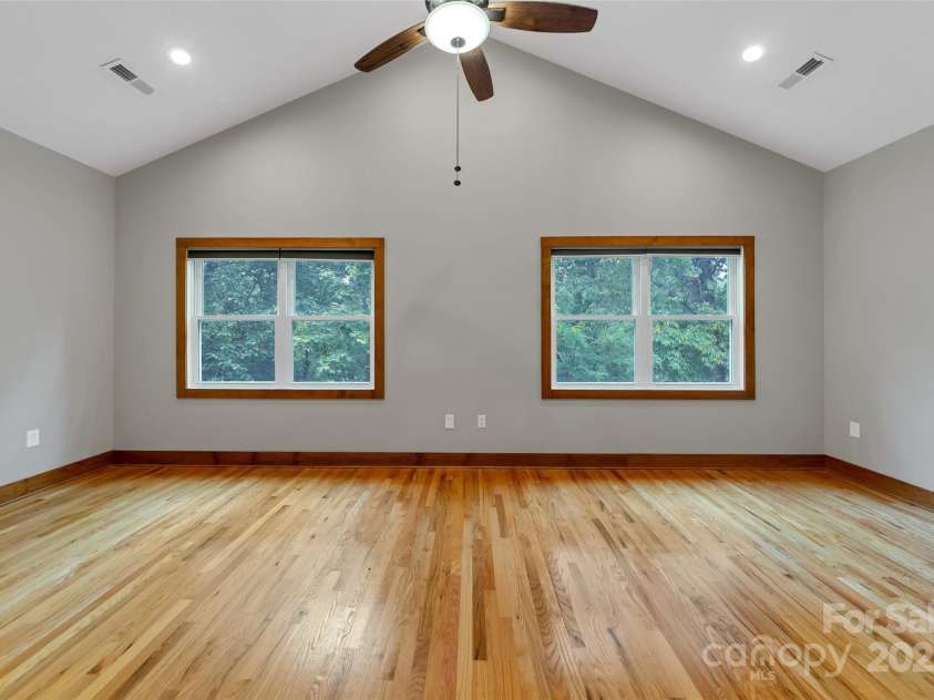 220 Rainbow Terrace, Black Mountain, NC 28711.  MLS# CAR4264765, YatesRealty ID 25330. 