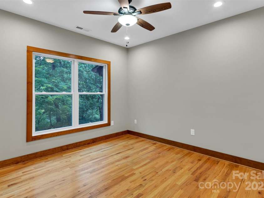 220 Rainbow Terrace, Black Mountain, NC 28711.  MLS# CAR4264765, YatesRealty ID 25330. 