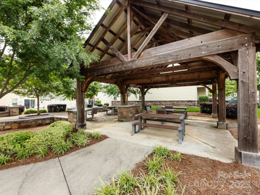 403 Park Meadows Drive, Matthews, NC 28104.  MLS# CAR4263302, YatesRealty ID 25331. 