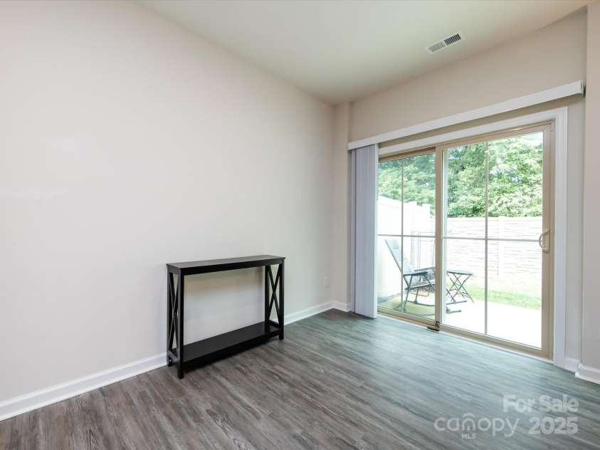 403 Park Meadows Drive, Matthews, NC 28104.  MLS# CAR4263302, YatesRealty ID 25331. Breakfast table area