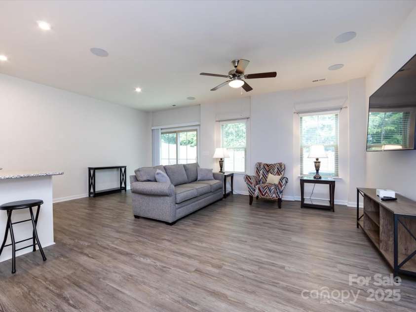 403 Park Meadows Drive, Matthews, NC 28104.  MLS# CAR4263302, YatesRealty ID 25331. Large Family Room area