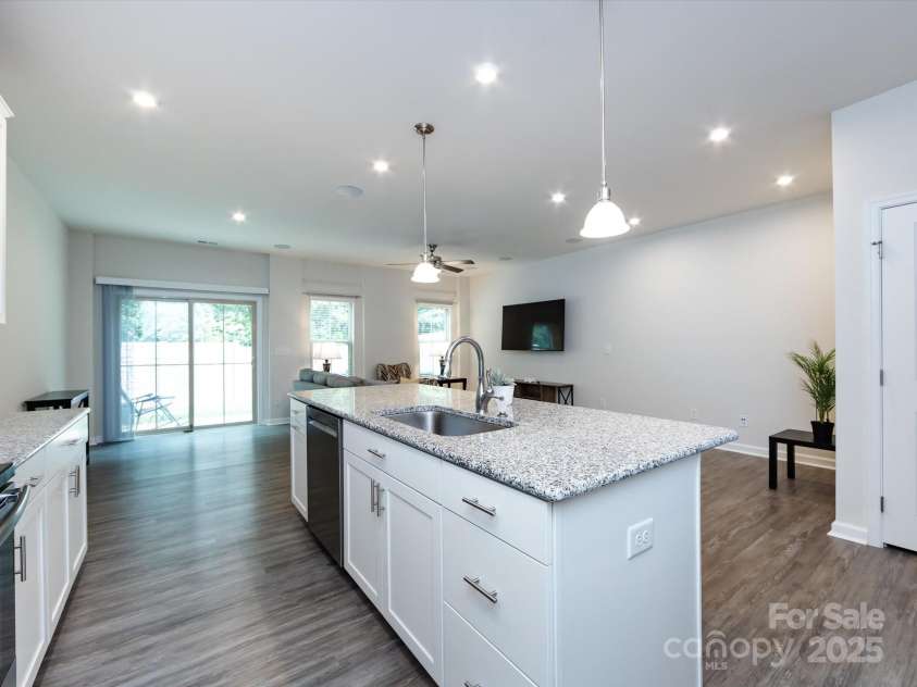 403 Park Meadows Drive, Matthews, NC 28104.  MLS# CAR4263302, YatesRealty ID 25331. Open concept